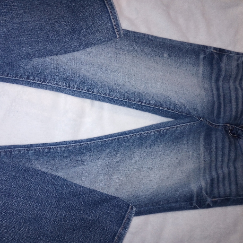 Buckle Women's Straight Leg Blue Jeans